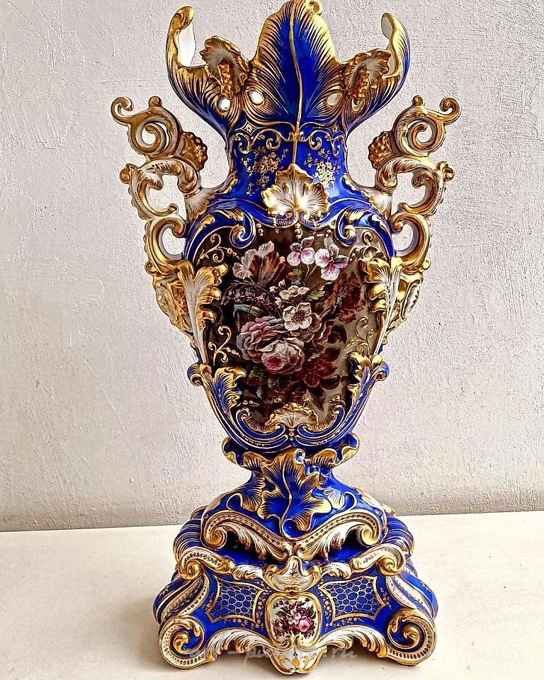 安菲克斯形状的花瓶,带有雕塑细节。波波夫。1850—1860年代。