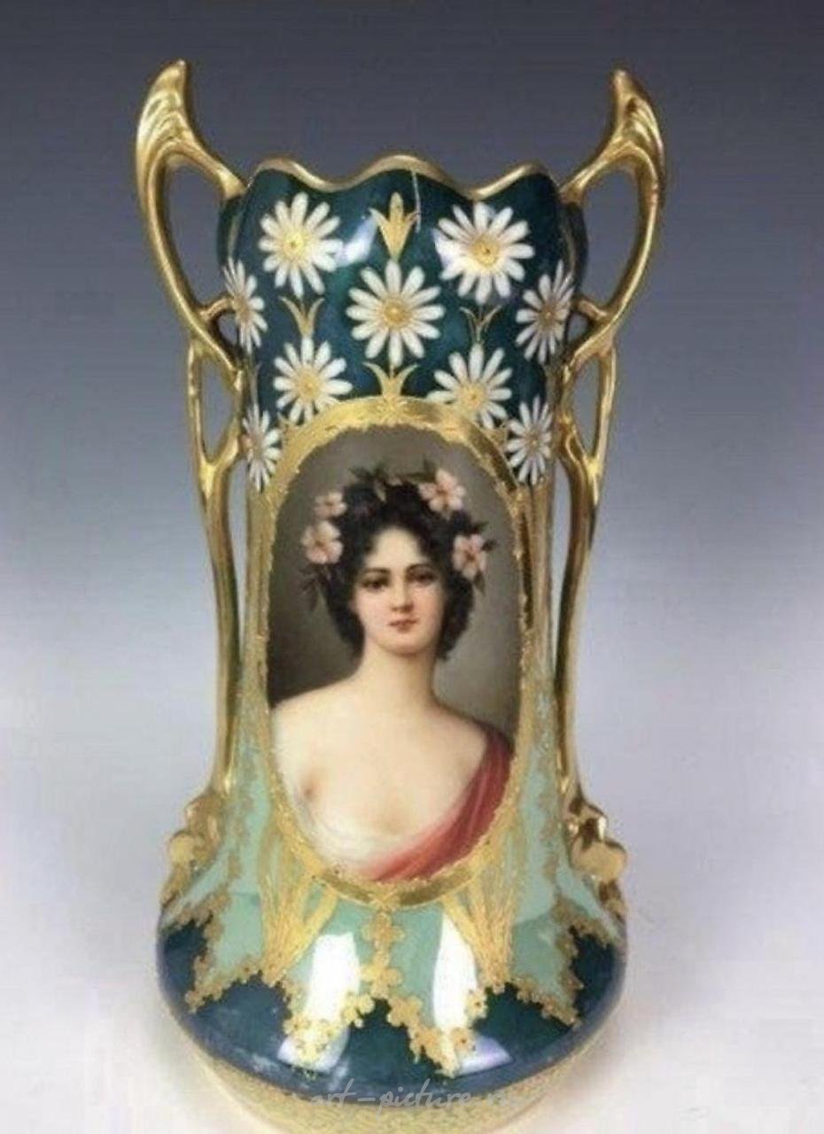 Фарфоровая ваза "Великолепная королевская Вена" (1900 год) с подписью художника. Высота - 15 дюймов.