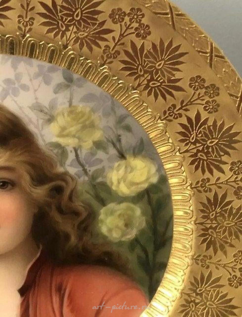 Фарфоровая тарелка с портретом из Венской мануфактуры XIX века. Диаметр 10 дюймов.