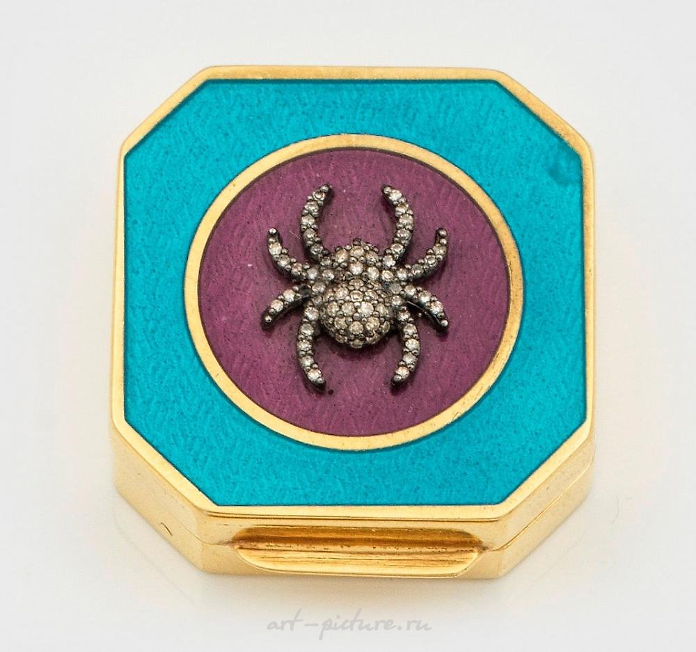 Small pill box