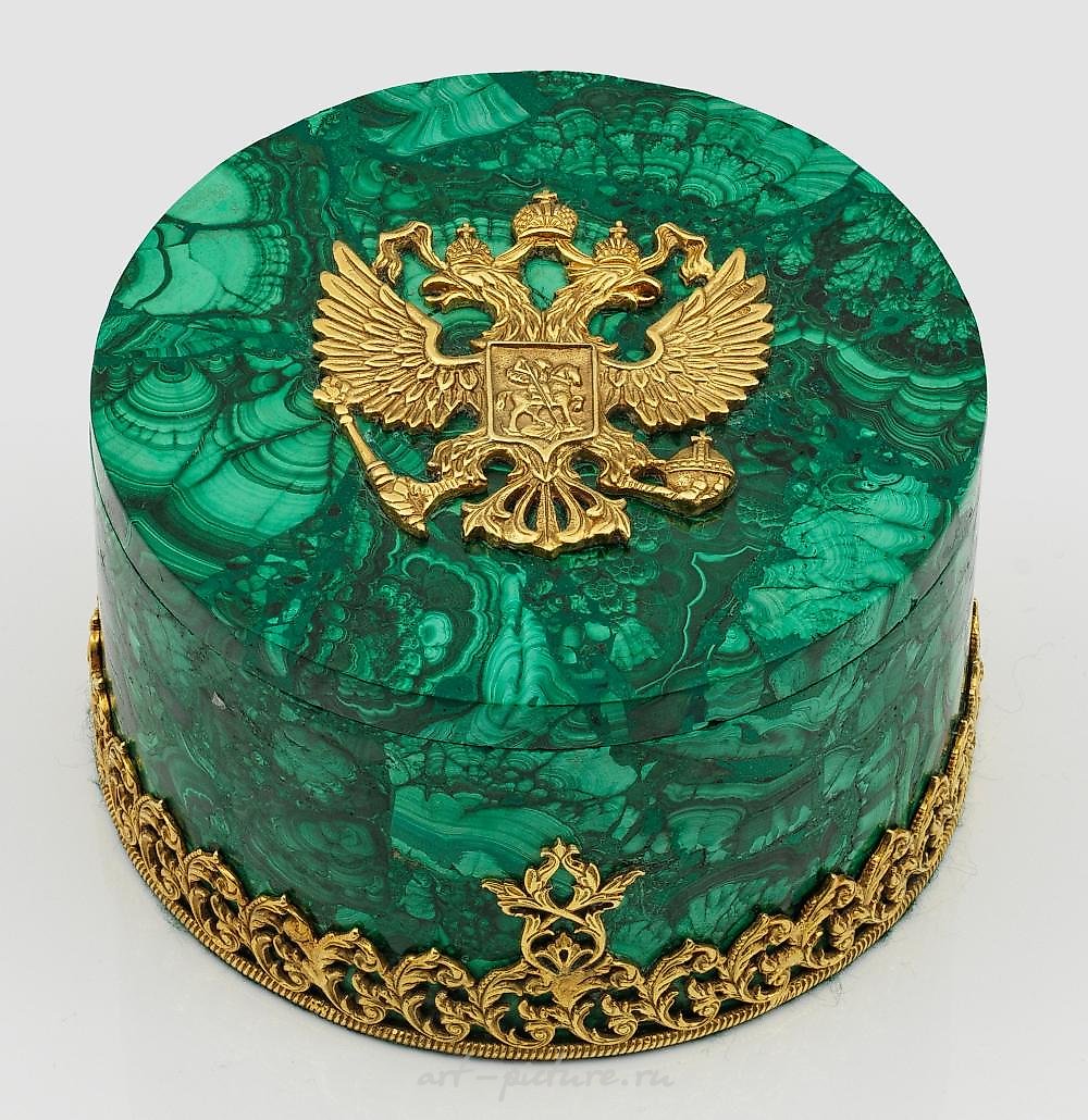 Шкатулка из малахита.