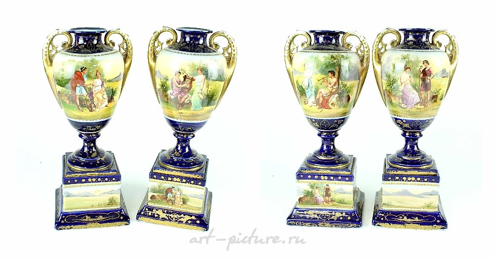 Кубки в стиле Royal Vienna 'Musik' с изображением классических фигур