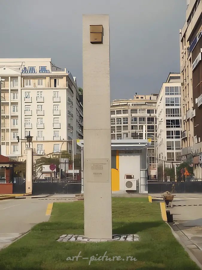 Всем, кто здесь когда-либо жил, 2009, бетон, почтовый ящик, оргстекло, 5x0,6x0,6 м