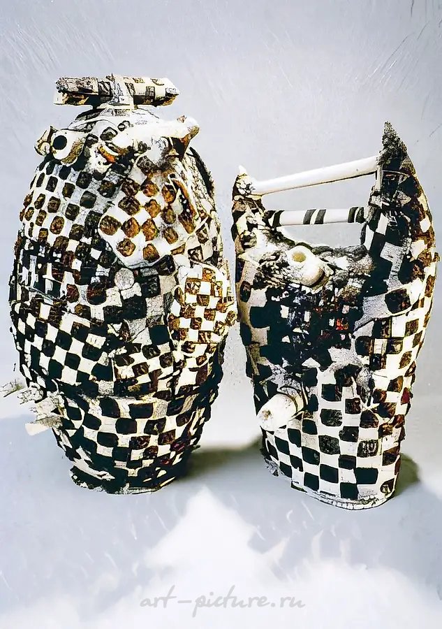 Игрок, 1990, шамот, цв. массы, раку, 40х50, 30х45 Собственность галереи "Арт Модерн". Москва