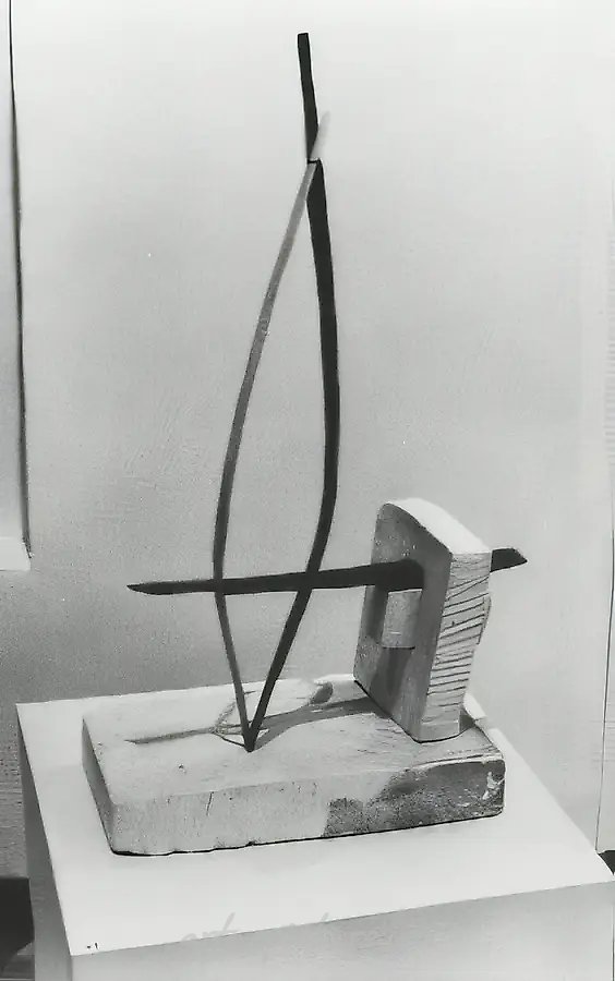 Пейзаж, 1991, камень, дерево, 60х20х10. Собственность галереи «Art Modern». Москва