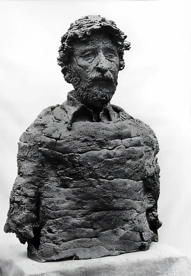 Скульптор Беспалов, 1988, керамика, высота 85 Собственность автора