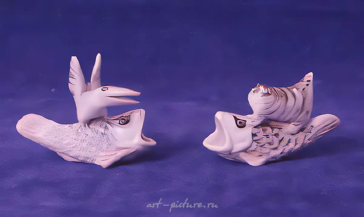 Птица на рыбе. Кот на рыбе, 1994, фарфор, 4х4,5х1,5. Частная коллекция. Москва