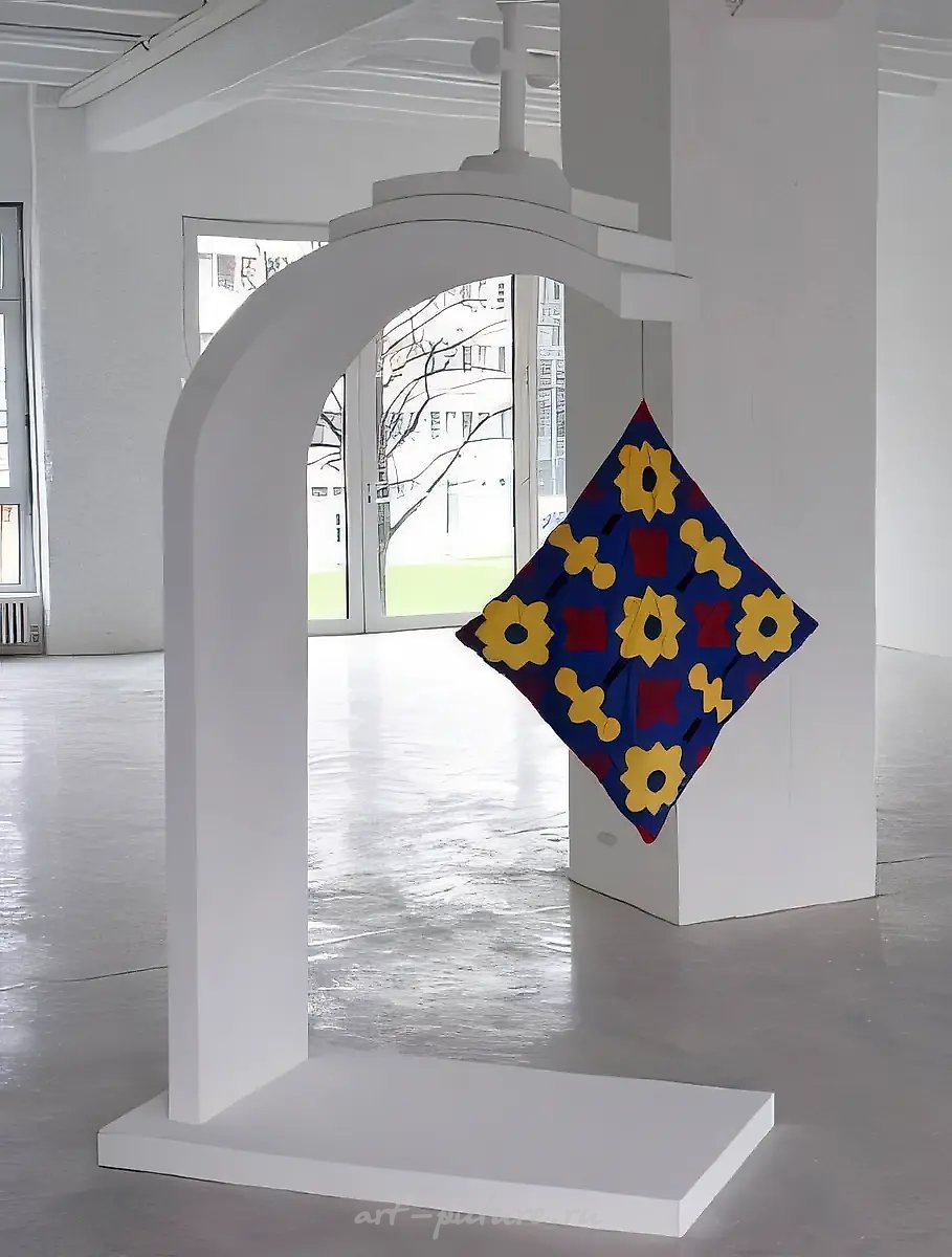 Грузины строят церковь для армян (Геопоэтика 9), 2007, дерево, краска, подушка, металлическая цепь