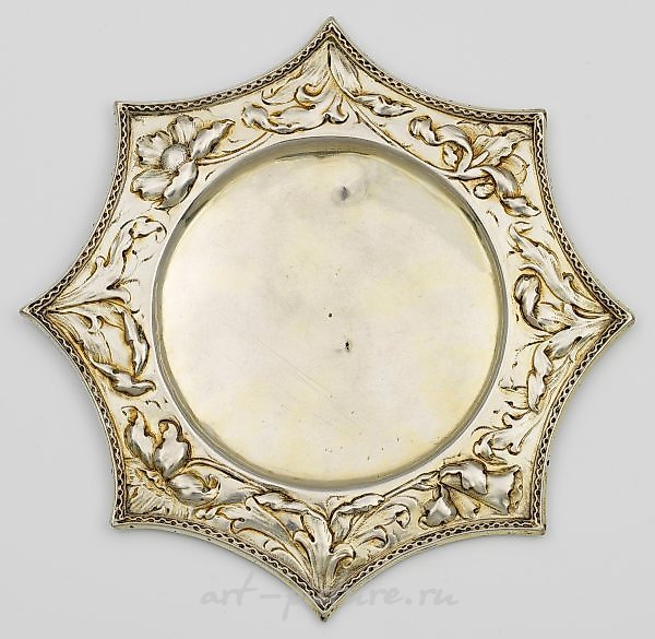 Rare Baroque credenza plate
