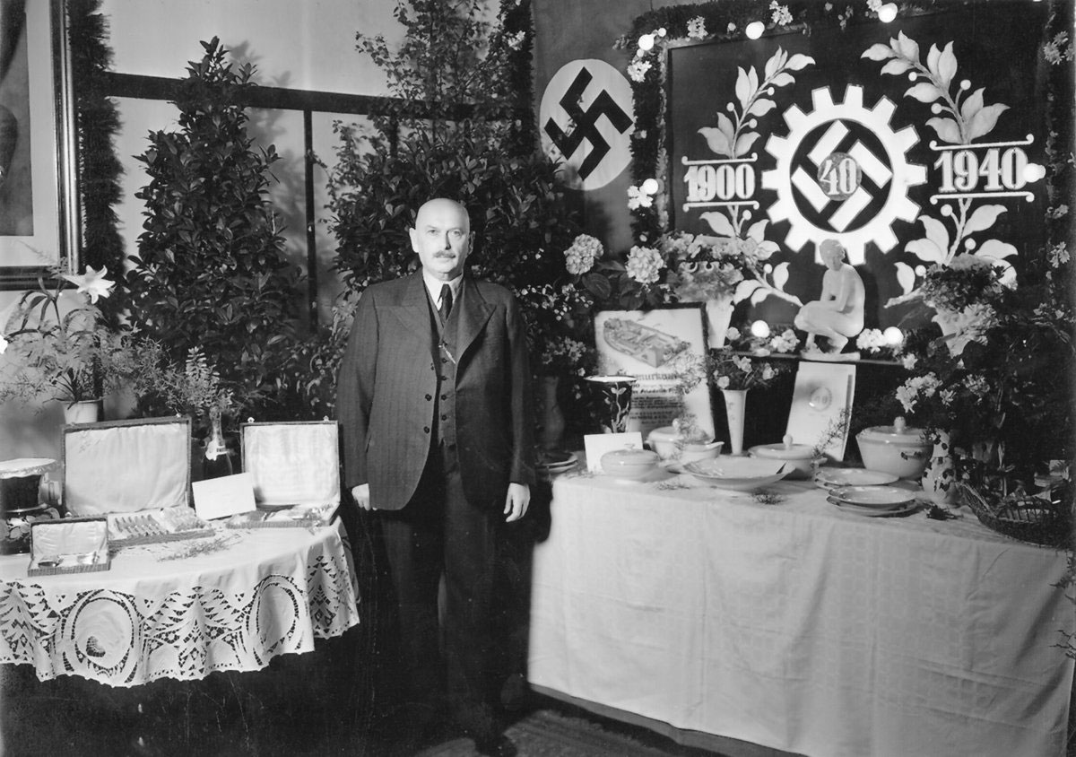 Юбилей Rosenthal в 1940 году праздновался под свастикой.
